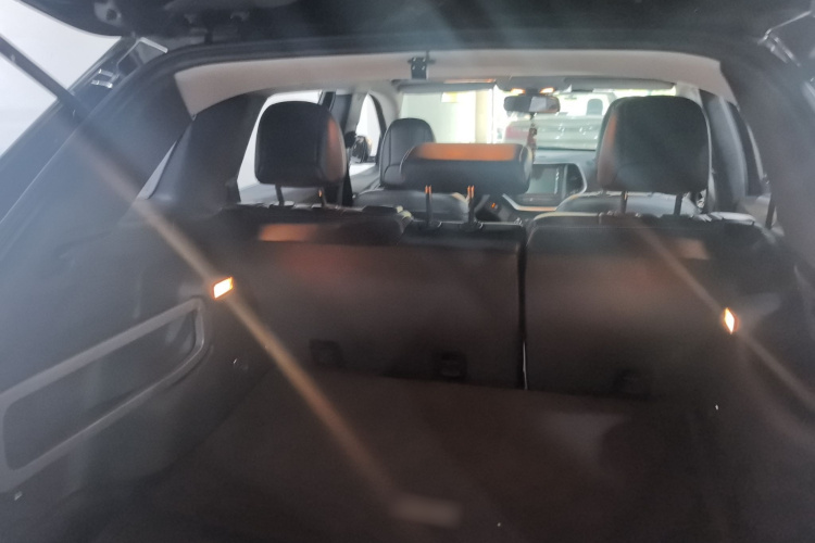 Jeep 自由光 2016款 2.4L 专业智能版机舱底盘23