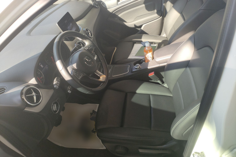 奔驰B级 2019款 B 200 动感型局部细节19