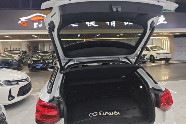 奥迪Q2L 2022款 35 TFSI 时尚动感型机舱底盘23