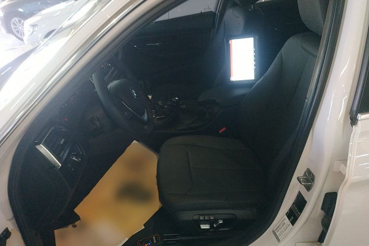 宝马3系 2017款 320Li 时尚型中控内饰19