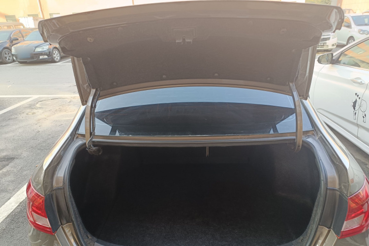 别克 英朗 2016款 15N 手动精英型机舱底盘23