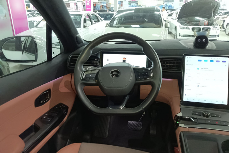 蔚来EC6 2020款 605KM 运动版中控内饰13