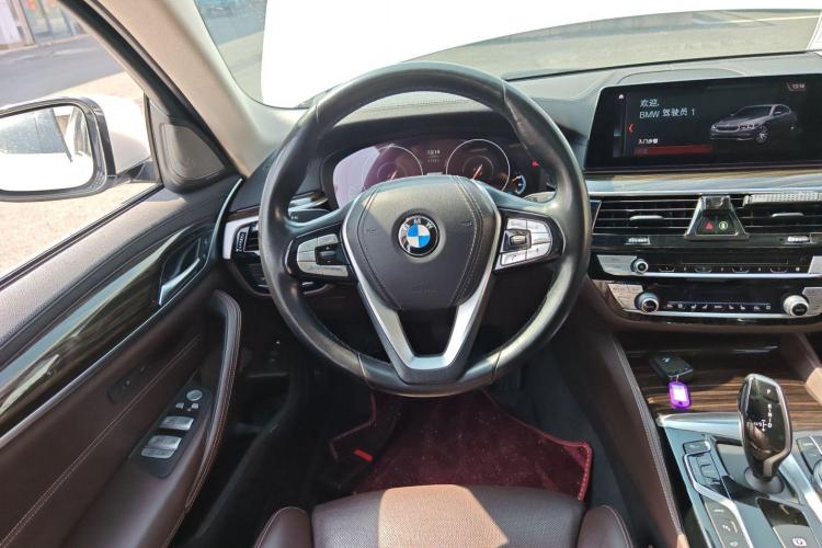 宝马5系新能源 2019款 改款 530Le 先锋版中控内饰13