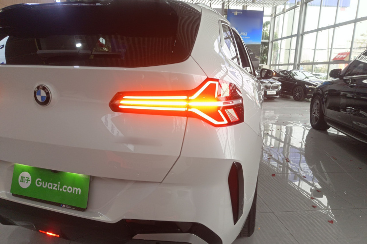 宝马X3 2025款 xDrive30L 领先型 M运动套装车身外观9