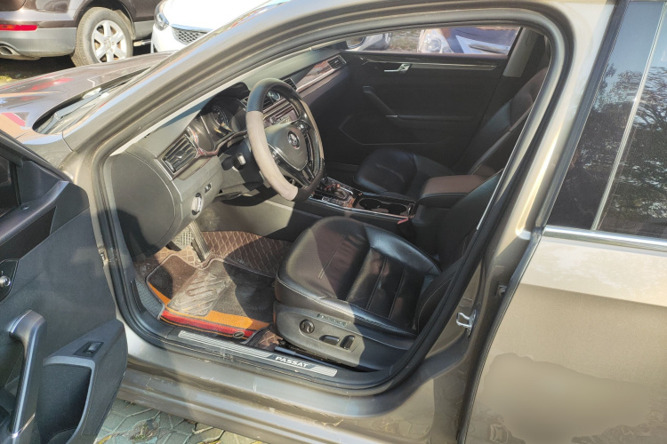 大众 帕萨特 2016款 330TSI DSG御尊版中控内饰19