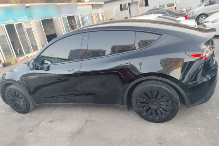 特斯拉 Model Y 2023款 后轮驱动版车身外观4