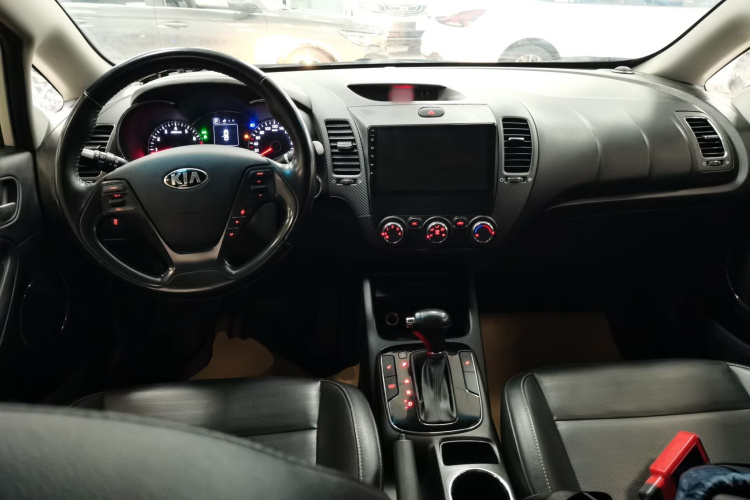 起亚K3 2017款  1.6L 自动15周年特别版GLS中控内饰12