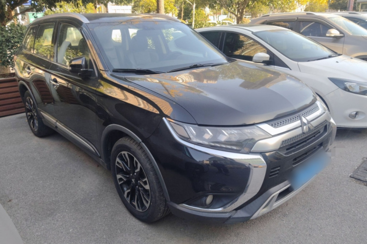 三菱 欧蓝德 2019款 2.4L 四驱致享版 5座 国V车身外观3