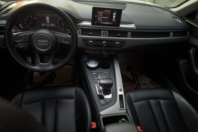 奥迪A4L 2019款 40 TFSI 进取型 国VI中控内饰12