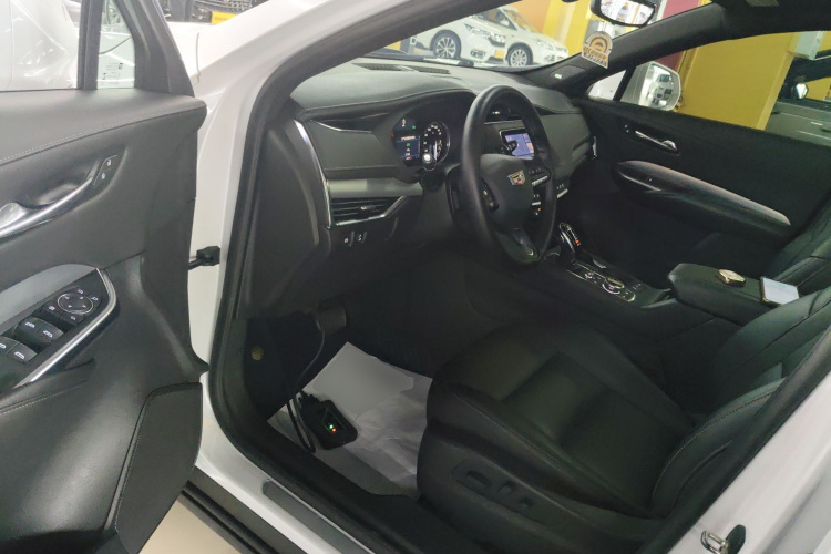 凯迪拉克XT4 2021款 28T 两驱领先型中控内饰20