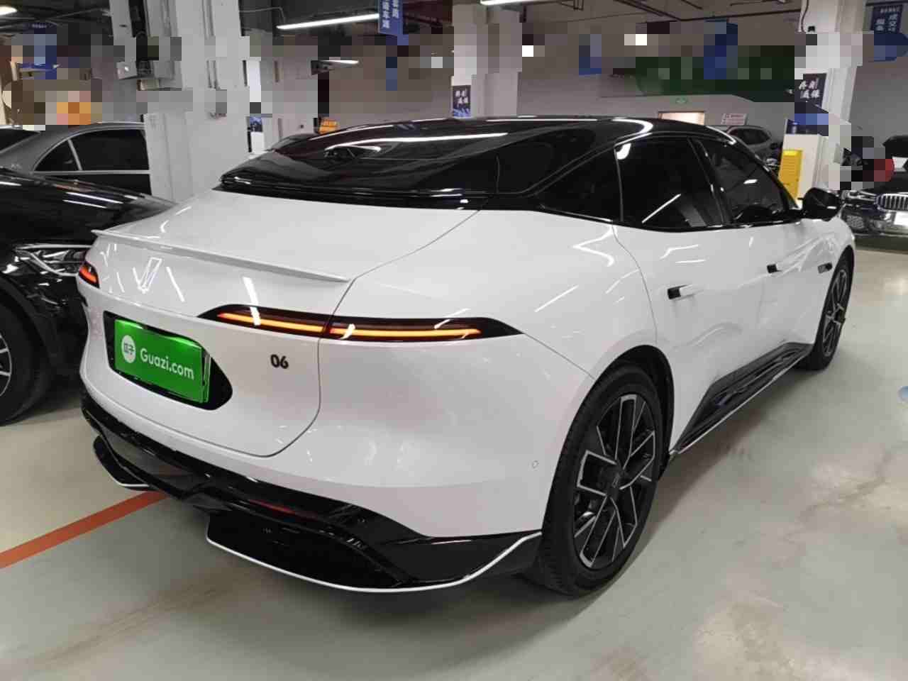 车辆右后45度外观展示