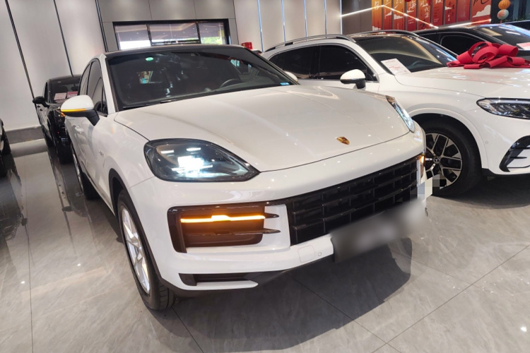 保时捷 Cayenne新能源 2024款 Cayenne Coupé E-Hybrid 2.0T车身外观3