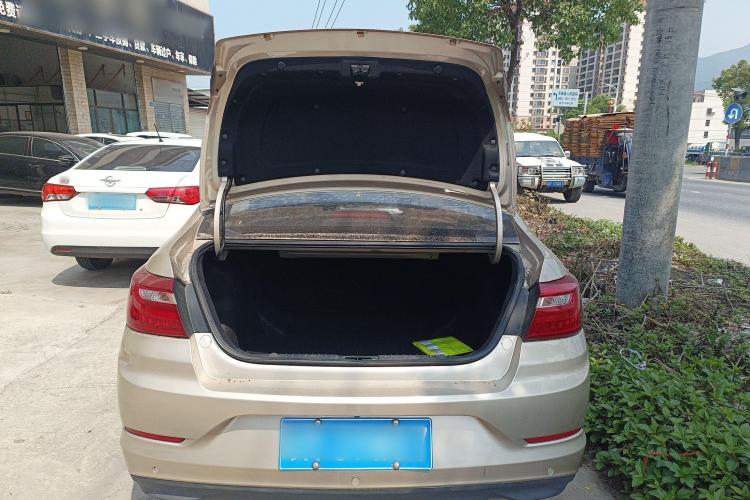 吉利汽车 远景 2020款 1.5L CVT超值版机舱底盘23