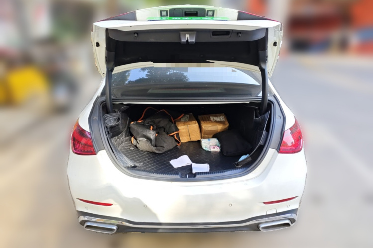 奔驰C级 2022款 改款 C 260 L 运动版中控内饰23