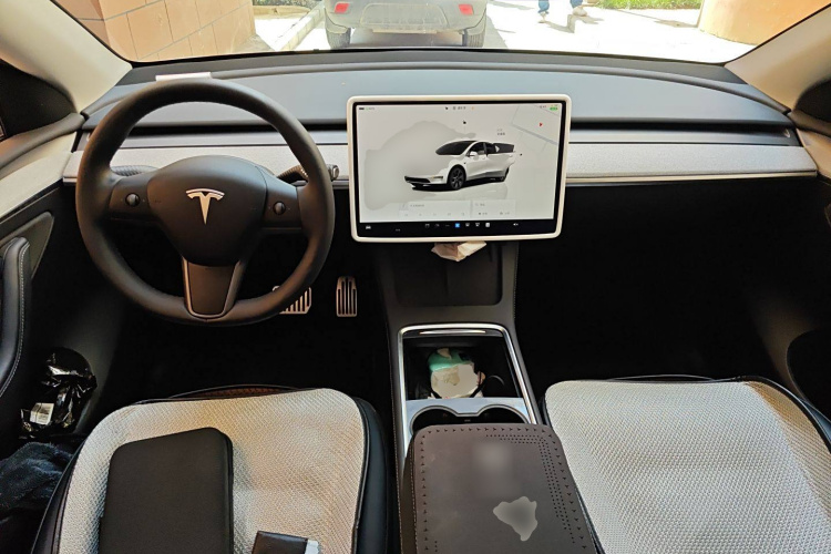 特斯拉 Model Y 2024款 后轮驱动版中控内饰12