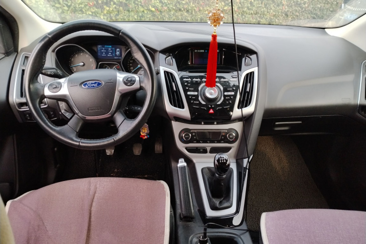 福特 福克斯 2012款 两厢 2.0L 手动豪华运动型中控内饰7002