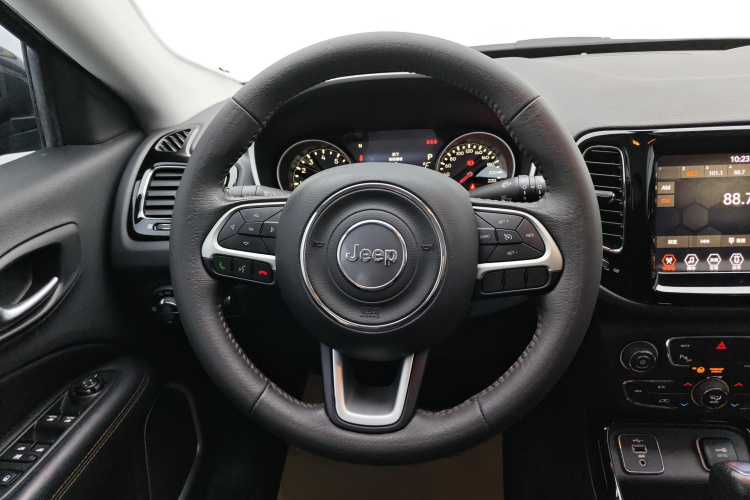 Jeep 指南者 2019款 220T 自动家享版中控内饰13