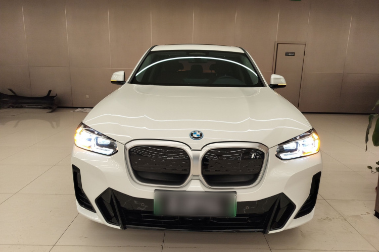 宝马iX3 2024款 领先型车身外观2