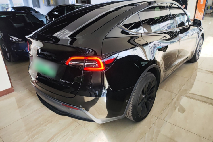 特斯拉 Model Y 2023款 长续航全轮驱动版车身外观6005