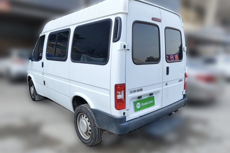 江铃 特顺 2021款 2.8T空间王金牛款短轴中高顶6座柴油国VI JX493车身外观5