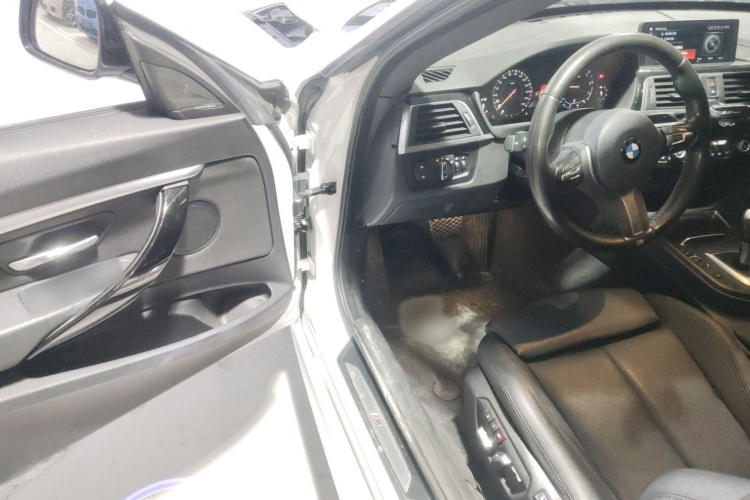 宝马3系GT 2019款 320i M运动套装中控内饰7003