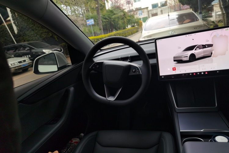 特斯拉 Model Y 2025款 后轮驱动版中控内饰13