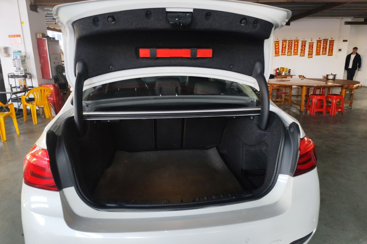 宝马3系 2019款 320Li 时尚型机舱底盘23