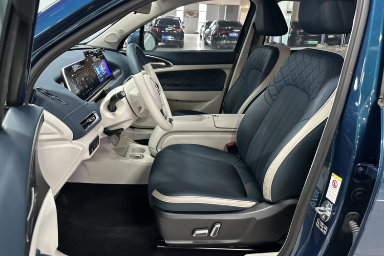 欧拉好猫 2023款 401km标准续航 尊贵型 磷酸铁锂中控内饰7001