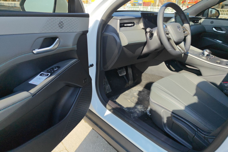 比亚迪 秦PLUS 2025款 DM-i 智驾版 55KM领先型中控内饰7003