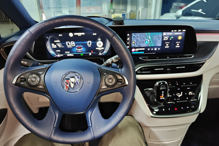 别克GL8 2022款 Avenir艾维亚 四座尊礼版中控内饰7002