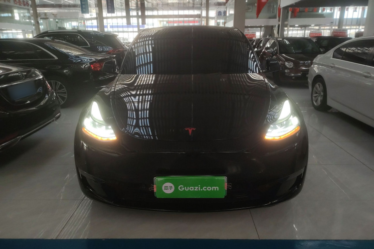 特斯拉 Model Y 2022款 改款 长续航全轮驱动版车身外观2