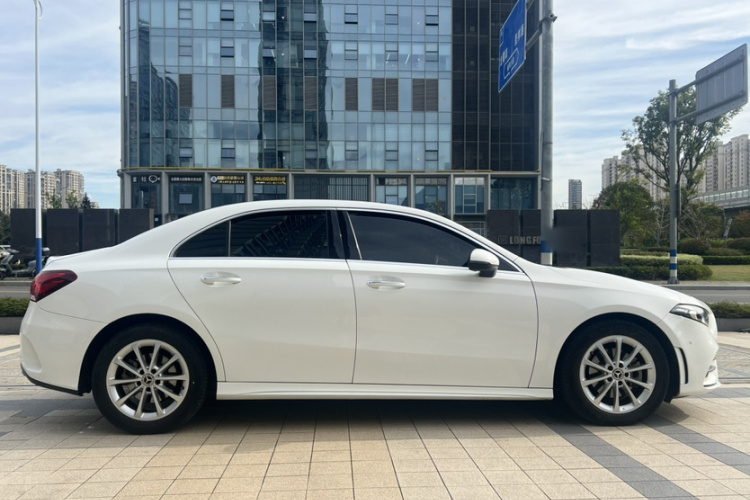 奔驰A级 2019款 A 200 L 运动轿车车身外观6003
