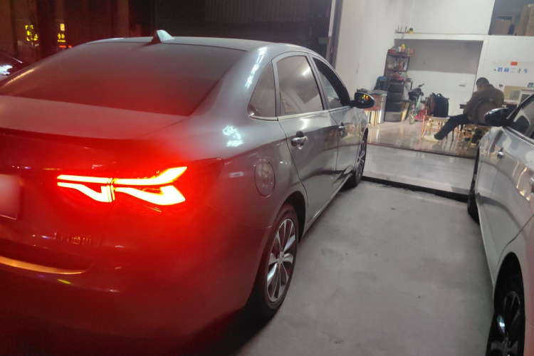 雪佛兰 科鲁泽 2022款 320 自动悦享天窗版车身外观6006