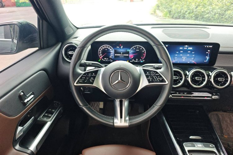 奔驰GLB 2024款 GLB 200 时尚型中控内饰13