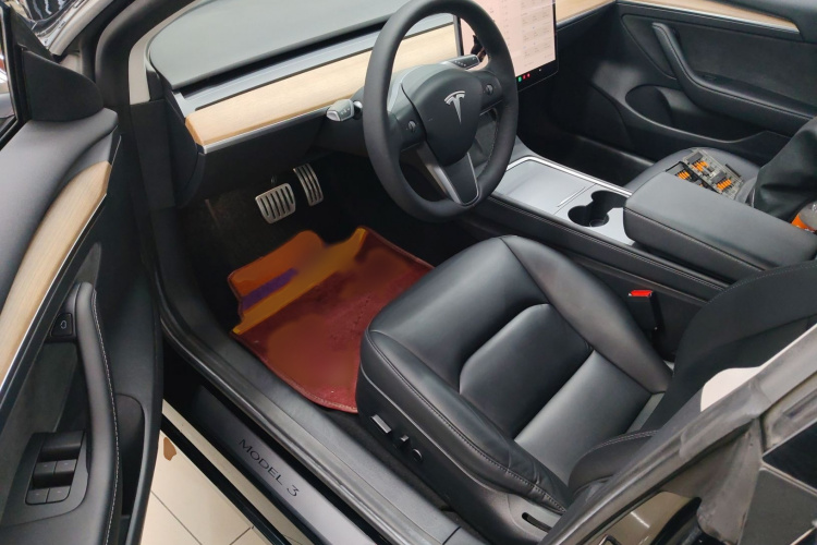 特斯拉 Model 3 2022款 Performance高性能全轮驱动版中控内饰7003