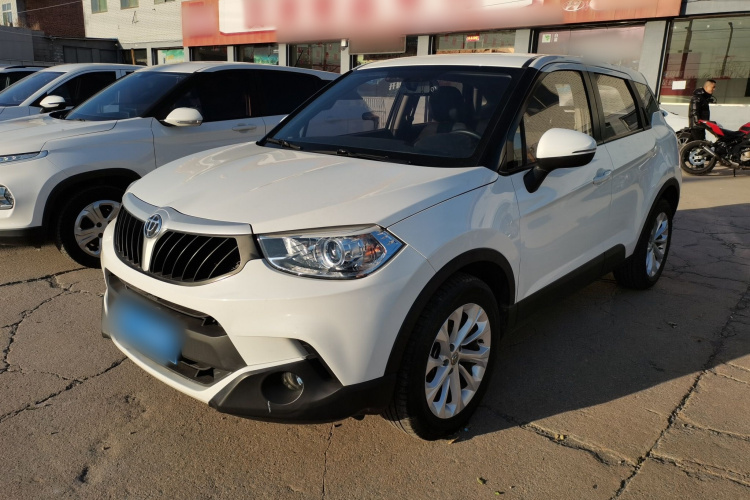 中华V3 2016款 1.5L 自动舒适型车身外观1