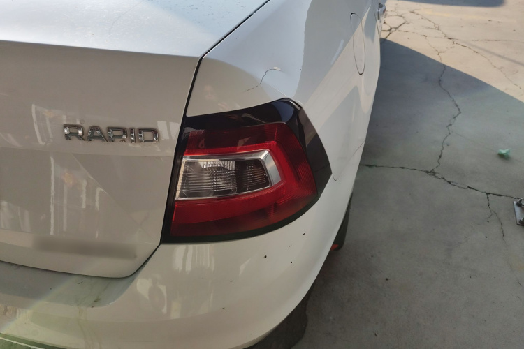 斯柯达 昕锐 2018款 1.6L 手动舒适版车身外观9