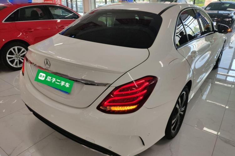 奔驰C级 2018款 C 200 运动版车身外观7