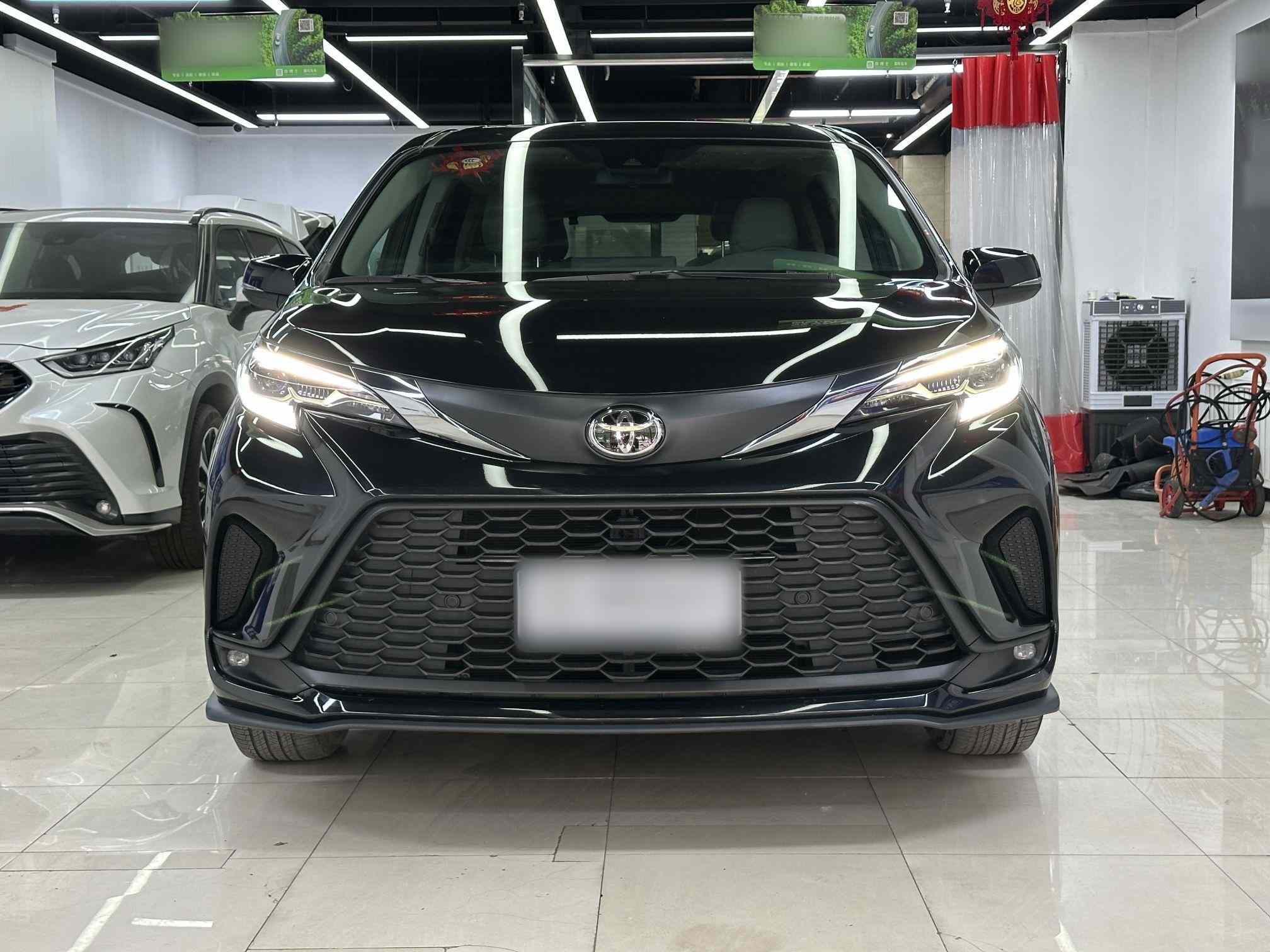 丰田 格瑞维亚 2024款 2.5L混动 舒适版(2)