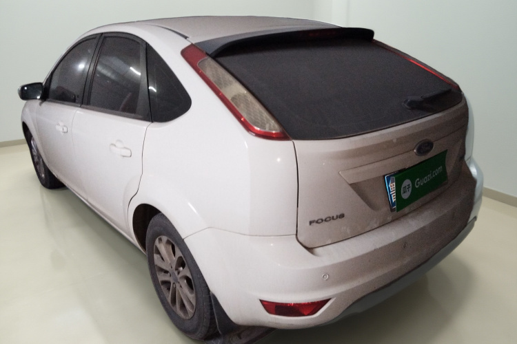 福特 福克斯 2013款 两厢经典 1.8L 手动基本型车身外观5