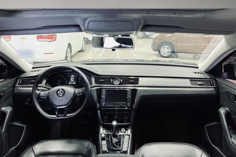 大众 帕萨特 2017款 330TSI DSG尊荣版中控内饰7007