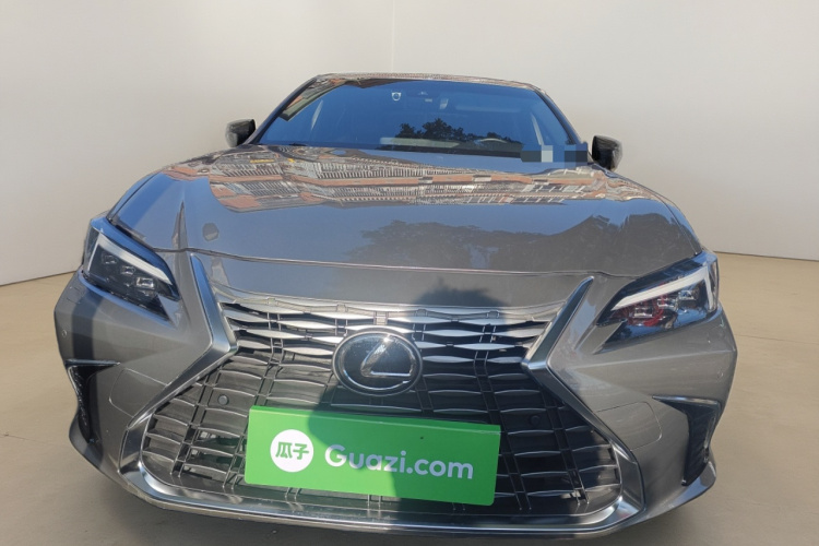 雷克萨斯ES 2025款 200 臻享版车身外观2