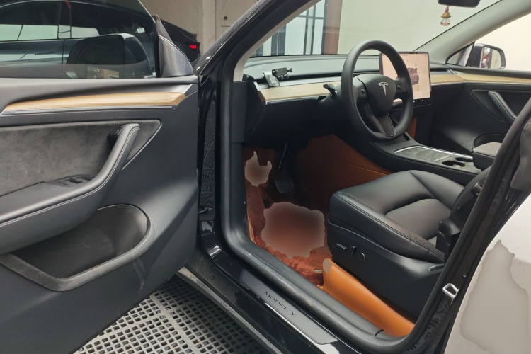 特斯拉 Model Y 2022款 改款 后轮驱动版中控内饰7003