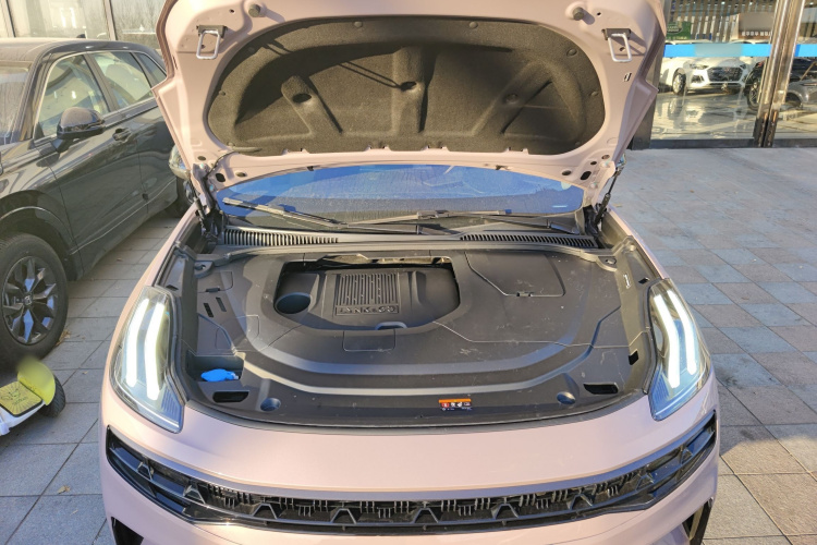 领克06 2023款 Remix 1.5T Shero机舱底盘24