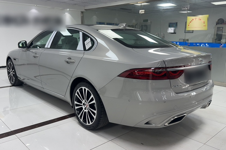 捷豹XFL 2025款 2.0T P250 两驱尊享豪华版车身外观6003