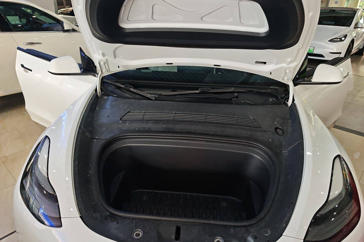 特斯拉 Model Y 2021款 长续航全轮驱动版机舱底盘24