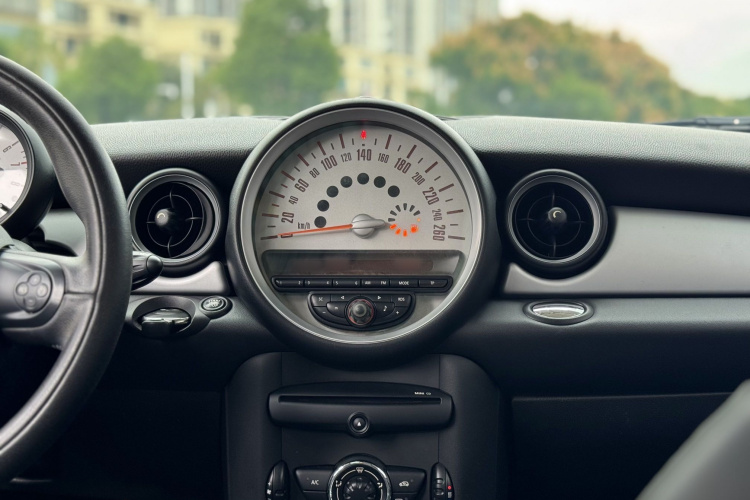 MINI Clubman 2011款 1.6L COOPER Fun中控内饰7004