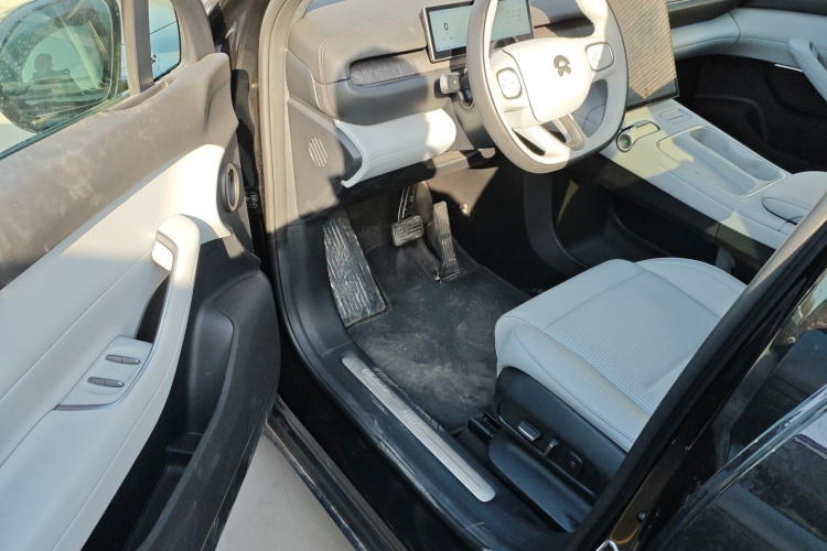 蔚来ES6 2024款 75kWh中控内饰7003