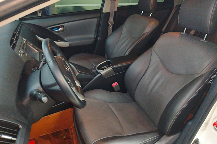 丰田 普锐斯 2012款 1.8L 豪华先进版局部细节19