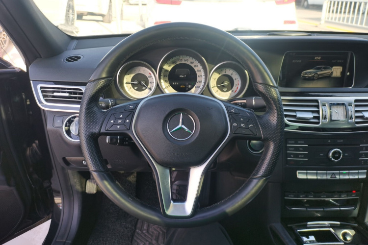 奔驰E级 2015款 改款 E 260 L 运动型中控内饰13